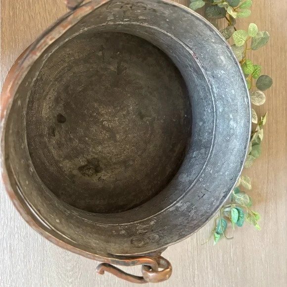 Beautiful Vintage copper IMAX cauldron made in Turkey.